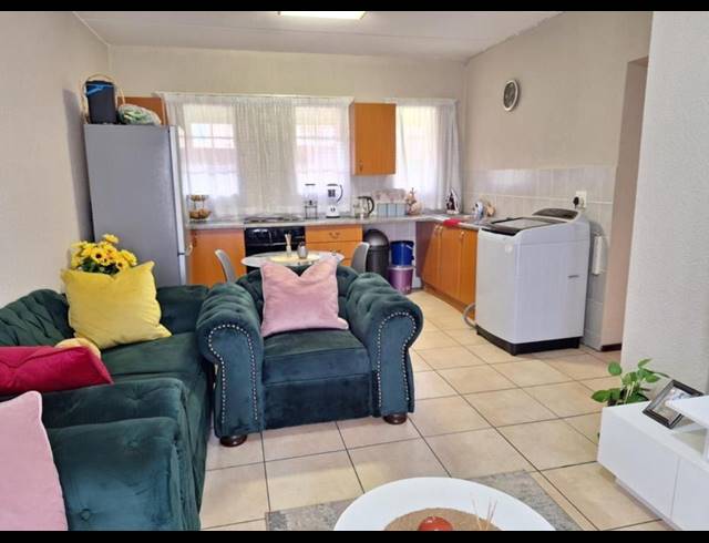 2 BEDROOM APARTMENT TO LET IN HONEYDEW